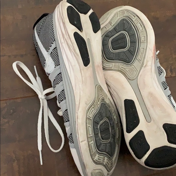 Nike’s - Picture 4 of 4